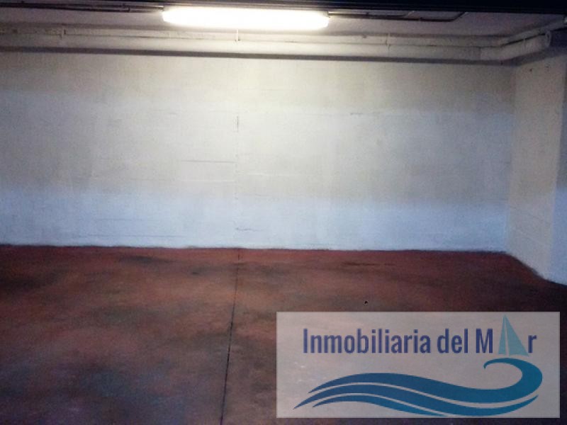 VENTA DE GARAJE DOBLE EN EL CENTRO